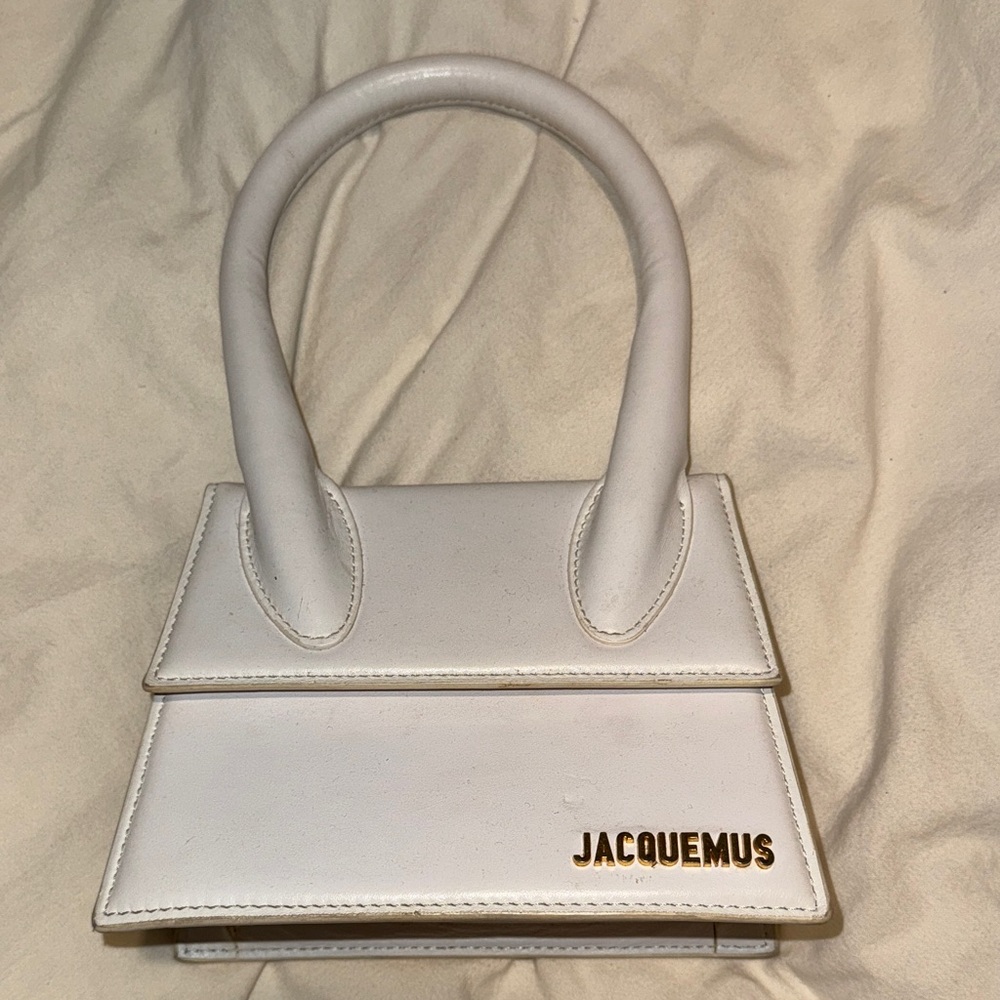Jacquemus Elegant white bag with cold hardware